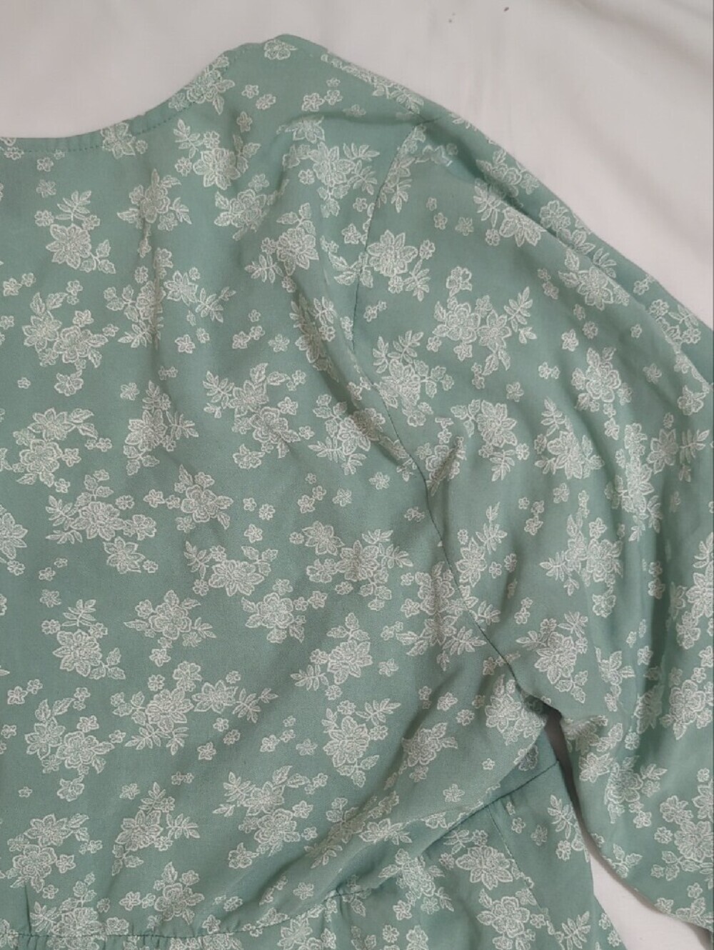 Torrid Hi-Lo Tie-Front Top, Color Lacey floral granite green sm Size 1X - Picture 13 of 15